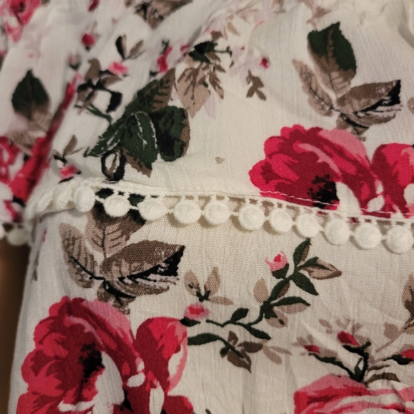 Ambiance Floral Off-Shoulder Croptop - Picture 3 of 5